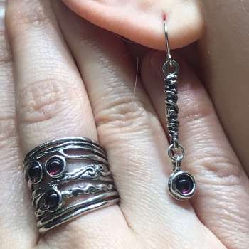 Серебряное кольцо с гранатом 01R1187GR