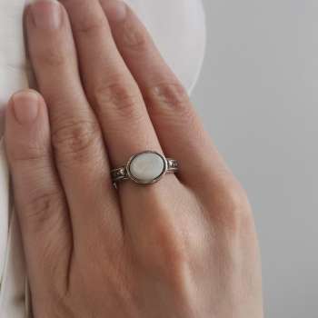 Серебряное кольцо с перламутром 01R540PL