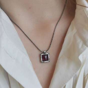 Серебряное колье с гранатом 01N2102GR