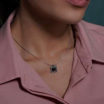 Серебряное колье с гранатом 01N126GR