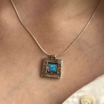 Серебряное колье с опалом иск. 01N394OP