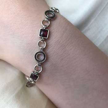 Серебряный браслет с гранатом 01B366GR