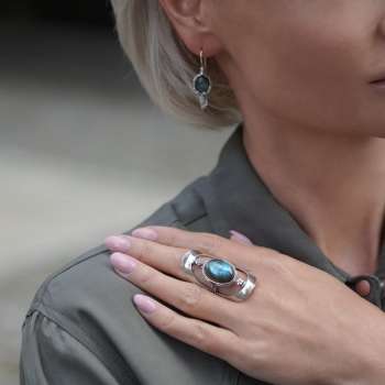 Серебряное кольцо с лабрадором 01R931LB