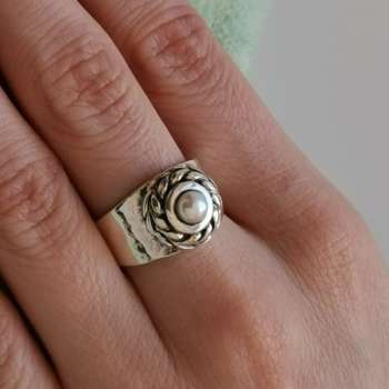 Серебряное кольцо с жемчугом MVR1652PL