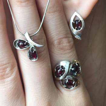 Серебряное колье с гранатом MVN1627GR