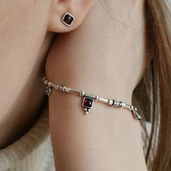 Серебряные серьги с гранатом 01E1295GR