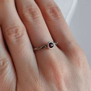 Серебряное кольцо с гранатом MVR1768/1GR