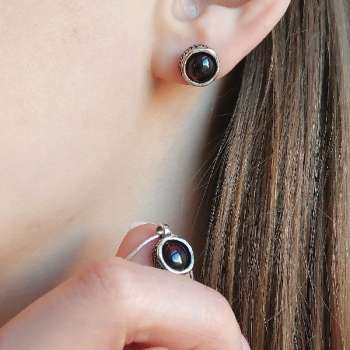 Серебряные серьги с гранатом DE001GR