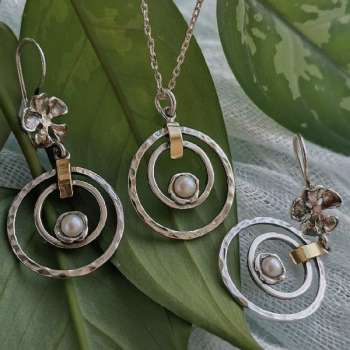 Серебряное колье с жемчугом и золотом MVN1246GPL