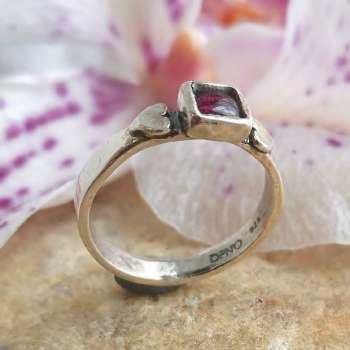 Серебряное кольцо с гранатом 01R602GR