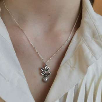 Серебряное колье с жемчугом 01N2567PL