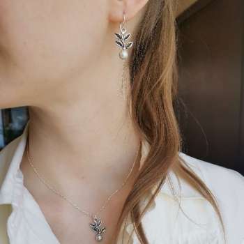 Серебряное колье с жемчугом 01N2567PL