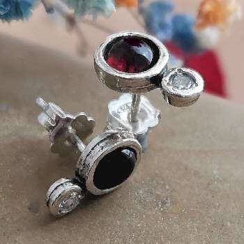 Серебряные серьги с гранатом и куб.цирконом 01E2508GR