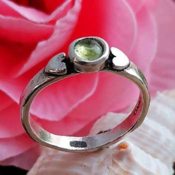 Серебряное кольцо с перидотом 01R585PR
