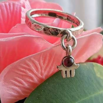 Серебряное кольцо с гранатом 01R813GR