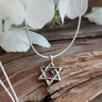 Серебряное колье с гранатом 01N2278GR