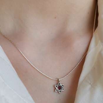 Серебряное колье с гранатом 01N2278GR
