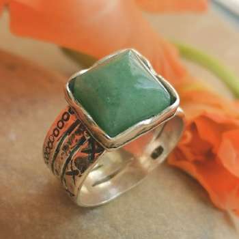 Серебряное кольцо с жадеитом 01R374JD/1