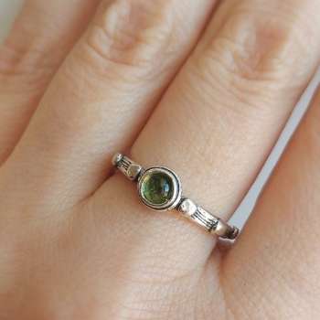 Серебряное кольцо с перидотом 01R598/1PR