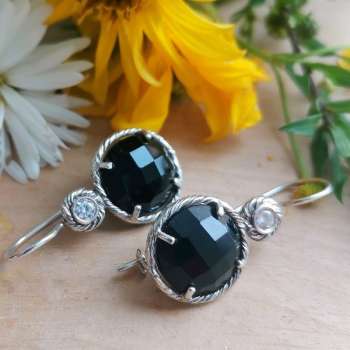 Серебряные серьги с ониксом MVE501ON