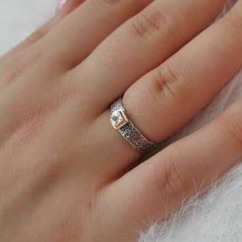 Серебряное кольцо с куб.цирконом и золотом MVR2015GCZ