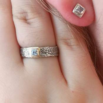 Серебряное кольцо с куб.цирконом и золотом MVR2015GCZ