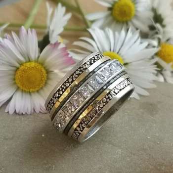 Серебряное кольцо с куб.цирконом и золотом SNRv011GCZ