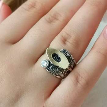 Серебряное кольцо с куб.цирконом и золотом MVR2006GCZ