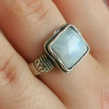 Серебряное кольцо с лунным камнем 01R1088MS