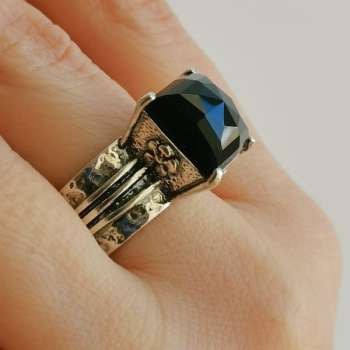 Серебряное кольцо с ониксом 01R630ON