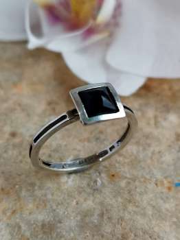 Серебряное кольцо с ониксом MVR1435/13ON Серебряное кольцо с ониксом MVR1435/13ON