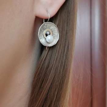 Серебряные серьги с жемчугом, куб.цирконом и золотом MVE2102GPL