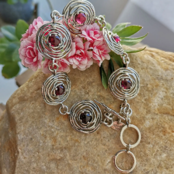 Серебряный браслет с гранатом 01B937GR