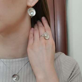 Серебряное кольцо с жемчугом, куб.цирконом и золотом MVR2102GPL