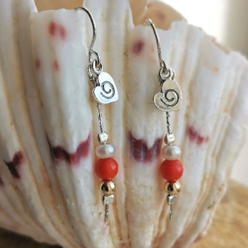 Серебряные серьги с голдфилд, жемчугом и кораллом Y01E247CR