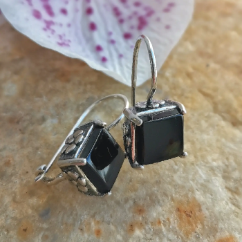 Серебряные серьги с ониксом 01E877ON