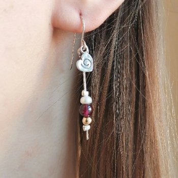 Серебряные серьги с голдфилд, жемчугом и гранатом Y01E247GR