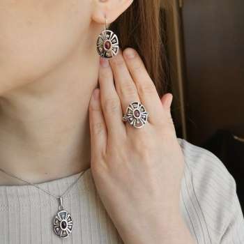 Серебряные серьги с гранатом, куб.цирконом и золотом MVE1678GGR