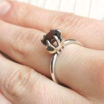 Серебряное кольцо с гранатом и золотом MVR1885GGR