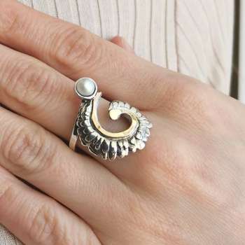 Серебряное кольцо с жемчугом и золотом MVR2162GPL