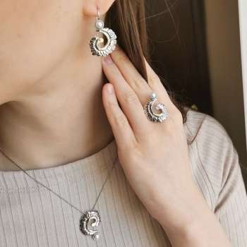 Серебряное кольцо с жемчугом и золотом MVR2162GPL