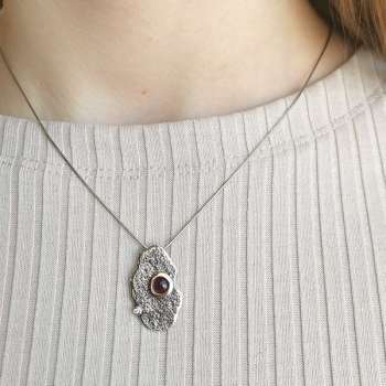 Серебряный кулон с гранатом, куб.цирконом и золотом MVP2002GGR