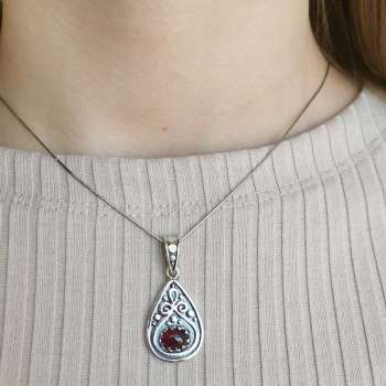 Серебряный кулон с гранатом MVP1895GR