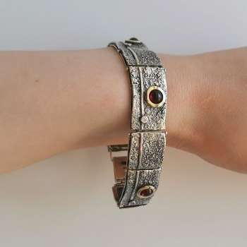 Серебряный браслет с гранатом, куб.цирконом и золотом MVB2002GGR