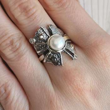 Серебряное кольцо с жемчугом, куб.цирконом и золотом MVR2059GPL