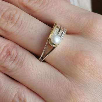 Серебряное кольцо с жемчугом, куб.цирконом и золотом MVR2119GPL