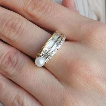 Серебряное кольцо с жемчугом, куб.цирконом и золотом MVR2119GPL
