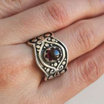 Серебряное кольцо с гранатом MVR1895GR