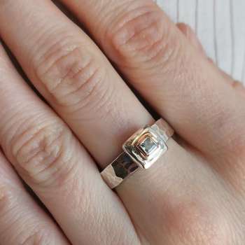 Серебряное кольцо с куб.цирконом и золотом MVR2043GCZ