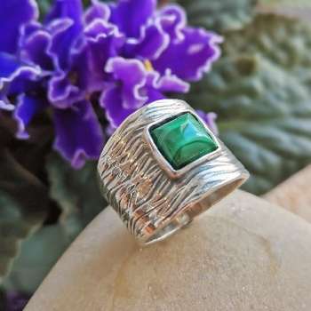 Серебряное кольцо с малахитом 01R2557ML
